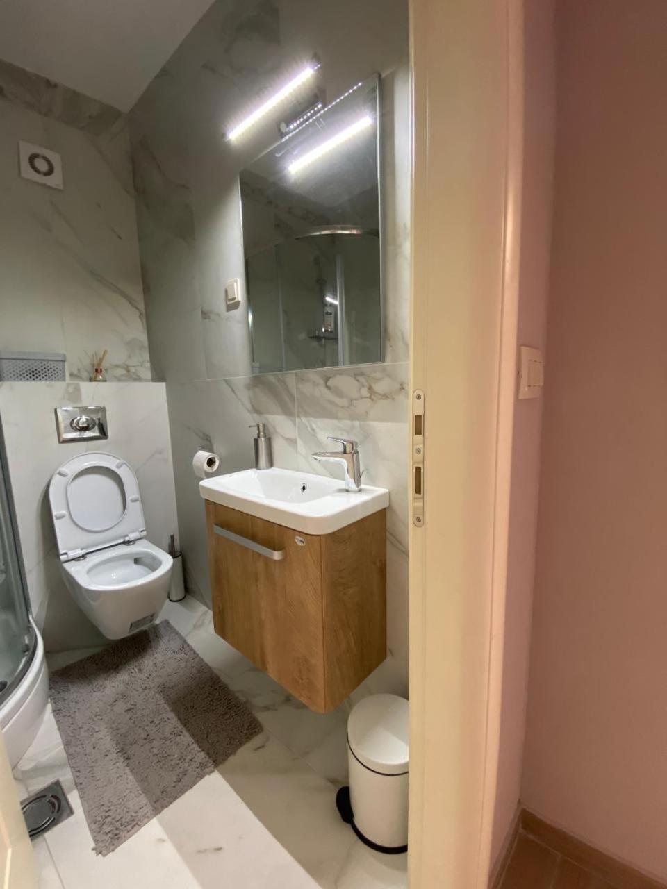 Apartman Tara Tivat Eksteriør billede
